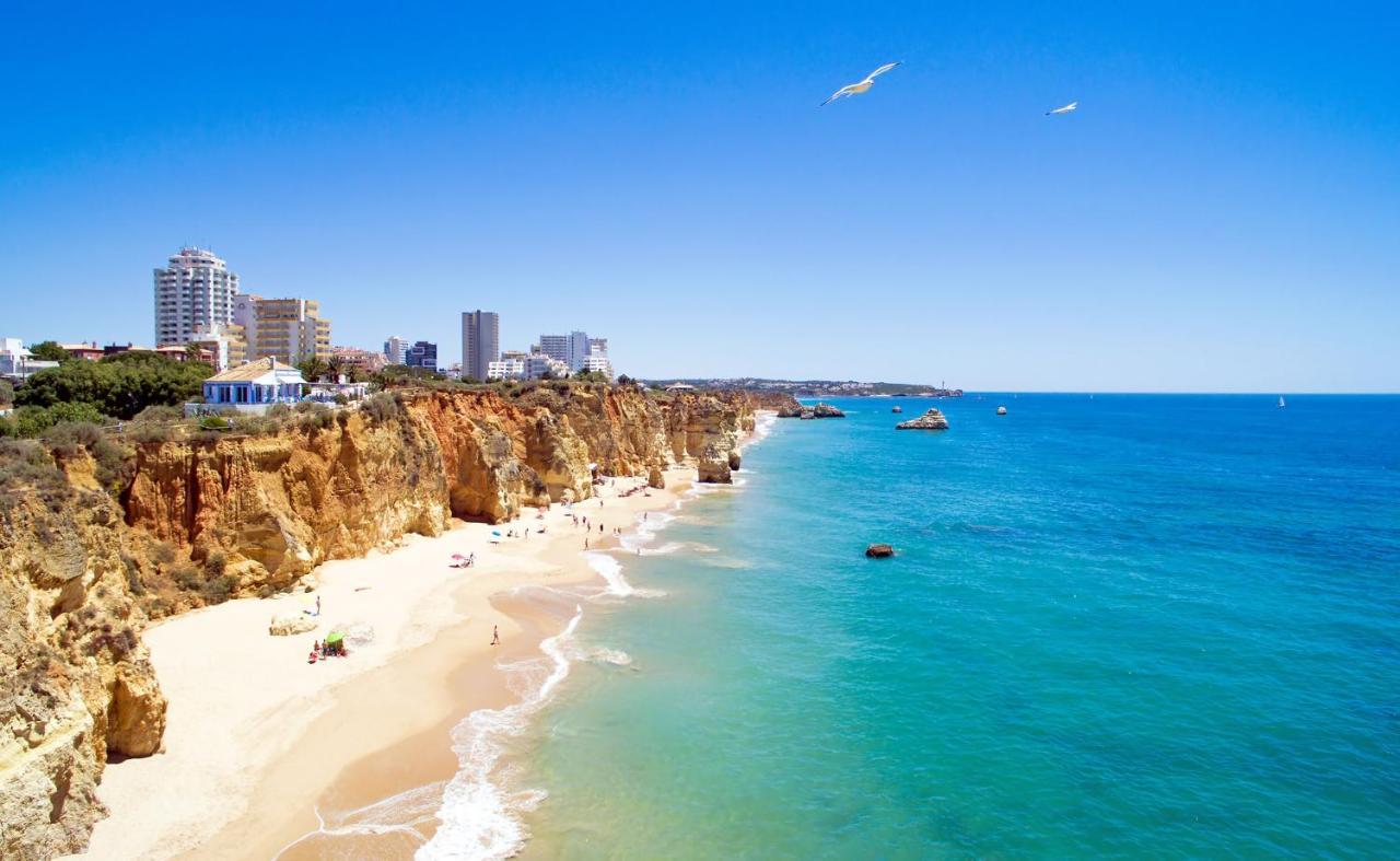 A22 - Rocha Flat In Portimao